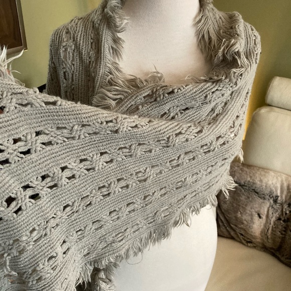 Shawl like scarf - Picture 5 of 8